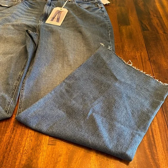 RE Generations by Celebrity Pink Women’s Plus Size Jeans Wide Leg Size 2… - Picture 10 of 15